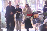 霍思燕带女儿会友聚餐 家庭烟火气温馨展现